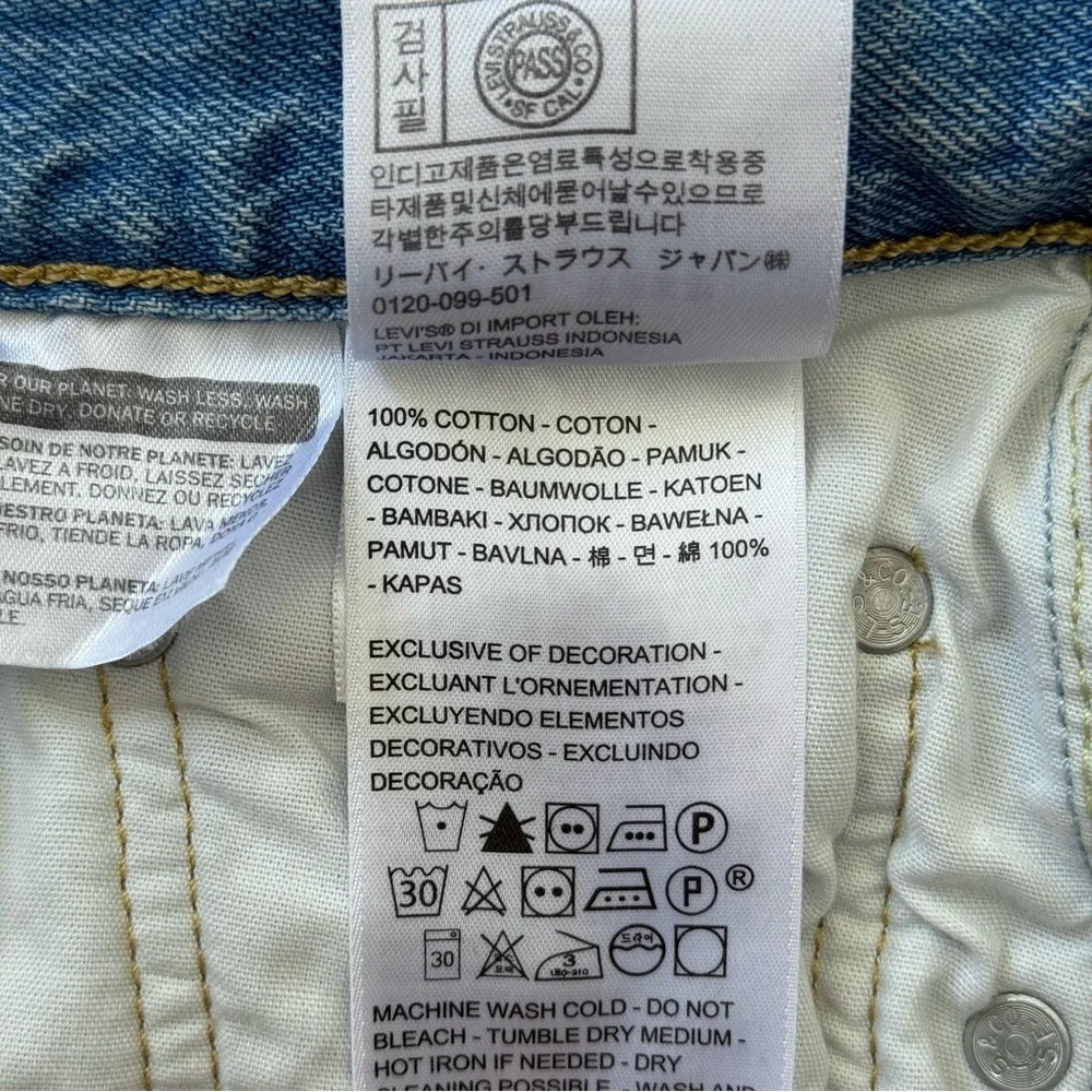 Levi’s 501 Original Straight Leg Jeans in Light Wash - Size 28 - Picture 6 of 7